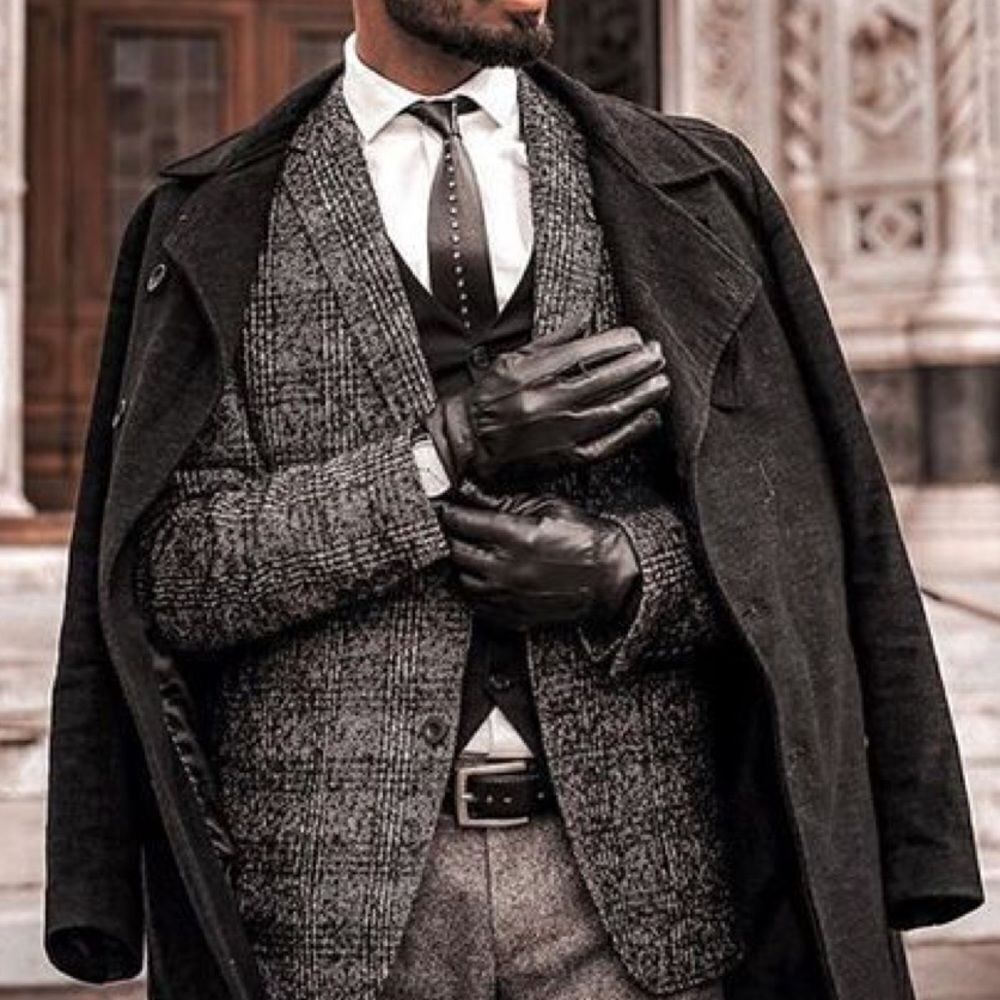 Men’s black leather gloves